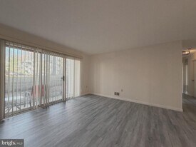 65 Mulberry Ct in Hamilton Township, NJ - Building Photo