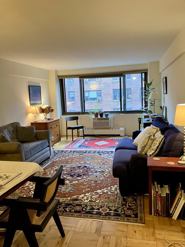 425 E 63rd St in New York, NY - Building Photo - Building Photo