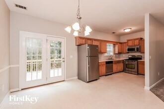 135 Lexington Ct in Woodstock, GA - Foto de edificio - Building Photo