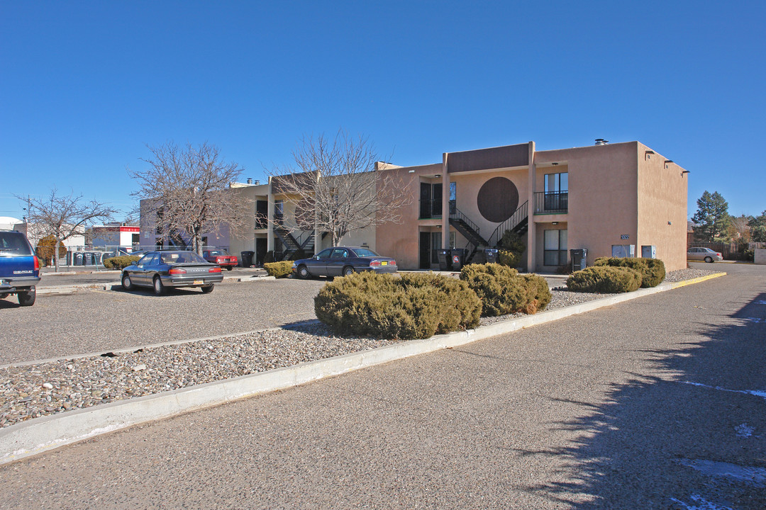 1318 San Pedro Dr SE in Albuquerque, NM - Foto de edificio