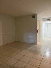 17500 NW 68th Ave in Hialeah, FL - Building Photo - Building Photo