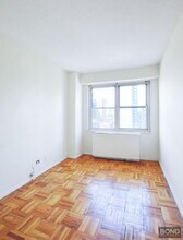 250 E 87th St in New York, NY - Building Photo - Building Photo