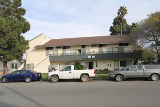 Avila Apartments in Oxnard, CA - Building Photo - Building Photo