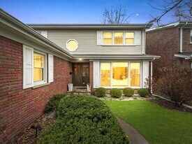 5238 Pratt Ave in Skokie, IL - Building Photo