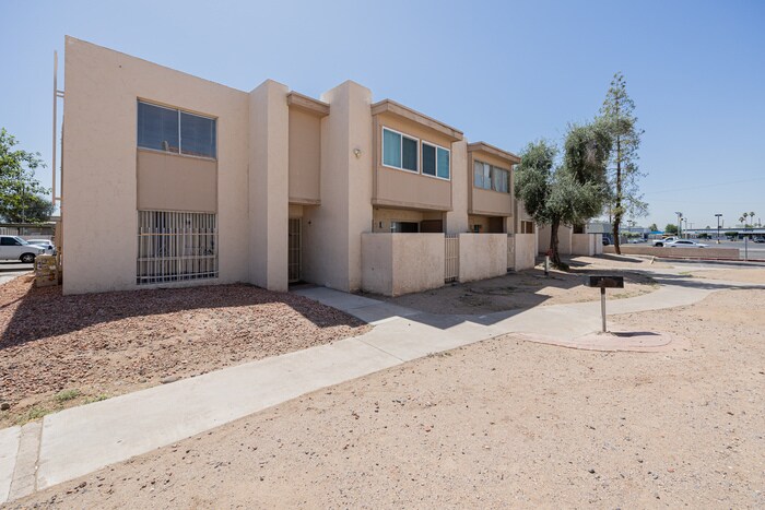 3520 W Dunlap Ave in Phoenix, AZ - Building Photo