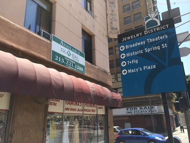 750 S Olive St in Los Angeles, CA - Building Photo - Building Photo