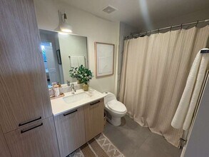 2170 NE 168th St, Unit A4 in North Miami Beach, FL - Building Photo - Building Photo