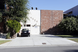 4528 Vista Del Monte Ave in Sherman Oaks, CA - Building Photo - Primary Photo