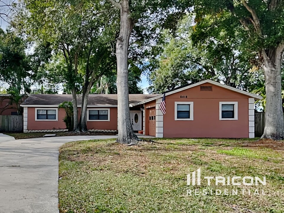 8418 Bedford Ln in Tampa, FL - Building Photo