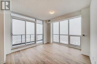 32-2732 Forest Manor Rd in Toronto, ON - Building Photo - Building Photo