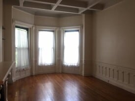 323 Commonwealth Ave