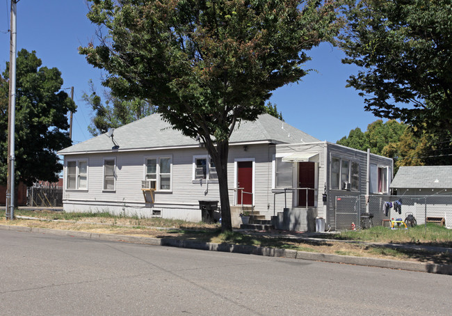 1205 E St in Modesto, CA - Building Photo - Building Photo