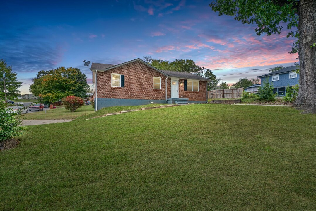 1579 Boxcroft Rd in Clarksville, TN - Building Photo