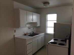 512 Olden Ave, Unit 3 in Arlington Heights, OH - Foto de edificio - Building Photo