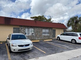 931 SW 80th Ave in North Lauderdale, FL - Building Photo