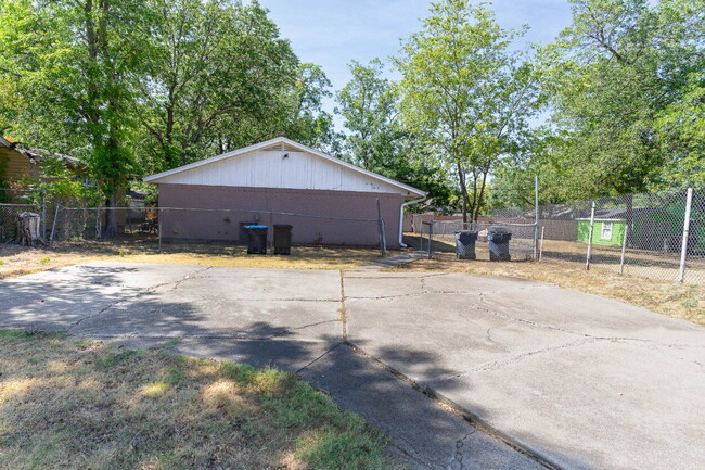 1218 E Baltimore Ave in Fort Worth, TX - Building Photo - Building Photo