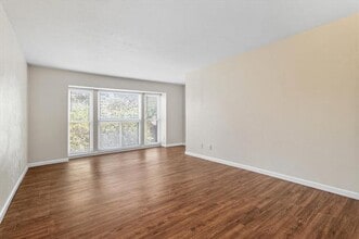 4539 N O'Connor Rd in Irving, TX - Foto de edificio - Building Photo