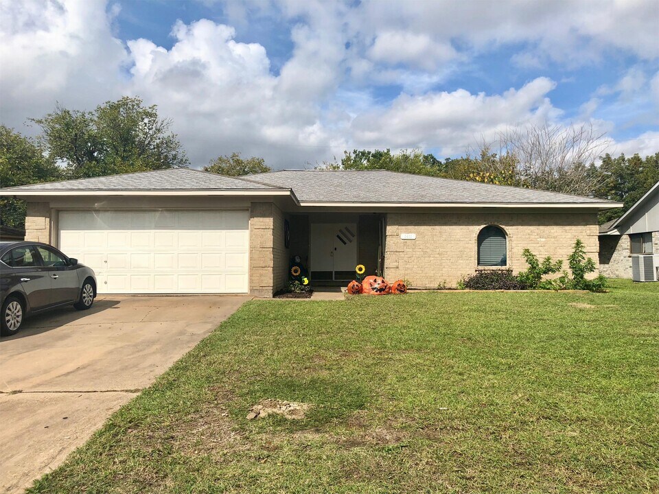 1411 Holik Dr in College Station, TX - Building Photo