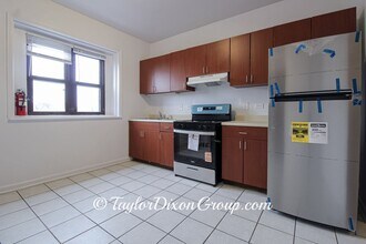 4033 W Gladys Ave in Chicago, IL - Building Photo - Building Photo