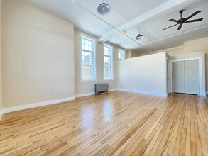 21 Jefferson St, Unit 1 in Old Town, ME - Foto de edificio - Building Photo