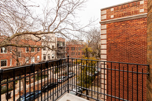 715 W Barry Ave, Unit A in Chicago, IL - Foto de edificio - Building Photo