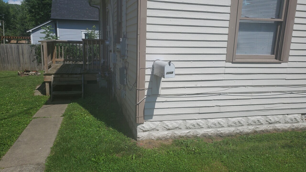 106 E Main St in Mooresville, IN - Building Photo