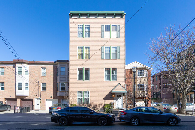 134 Morris St in Jersey City, NJ - Foto de edificio - Building Photo