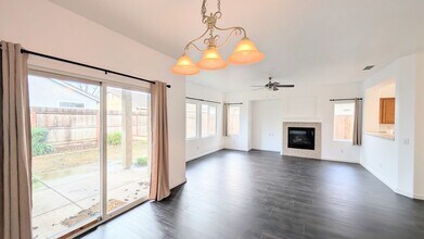 9533 Clear Springs Cir in Elk Grove, CA - Building Photo - Building Photo