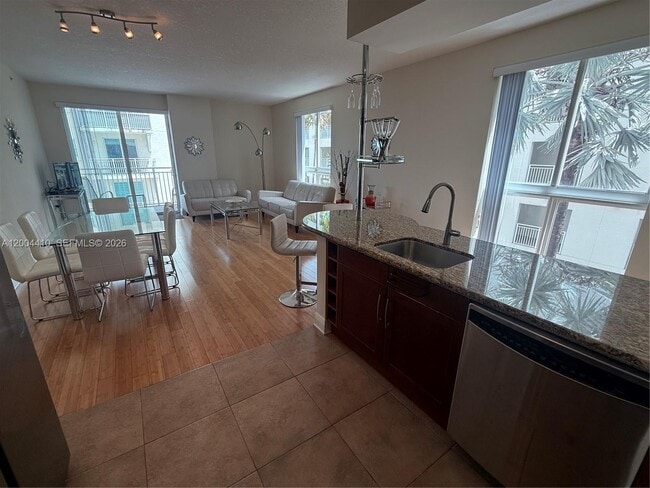 7275 SW 89th St in Miami, FL - Building Photo - Building Photo