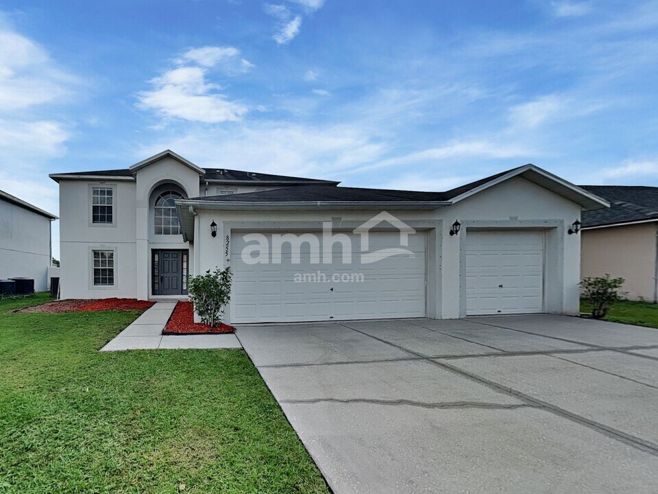 8255 Settlers Crk Lp in Lakeland, FL - Foto de edificio