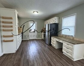 513 NW Ward Ln in Lee's Summit, MO - Building Photo - Building Photo