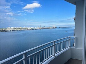 770 Claughton Island Dr in Miami, FL - Building Photo