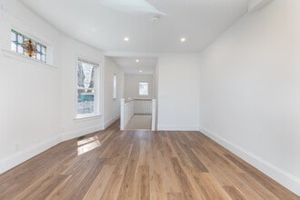 143 E Cottage St, Unit 1 in Boston, MA - Foto de edificio - Building Photo