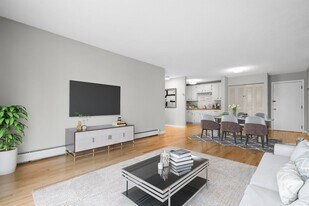 804 Centre St, Unit 1 in Boston, MA - Building Photo