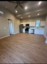 6004 E Sussex Way in Fresno, CA - Building Photo - Building Photo