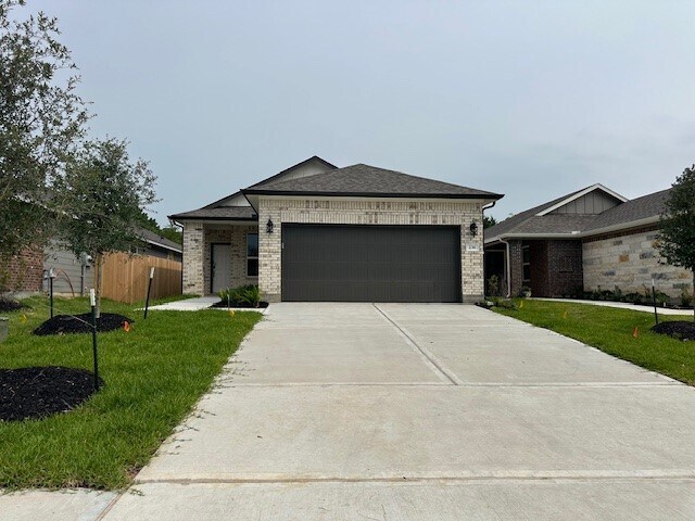 236 Charles Rdg Dr in Conroe, TX - Foto de edificio - Building Photo