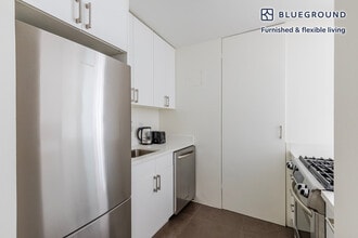 279 E 44th St in New York, NY - Building Photo - Building Photo