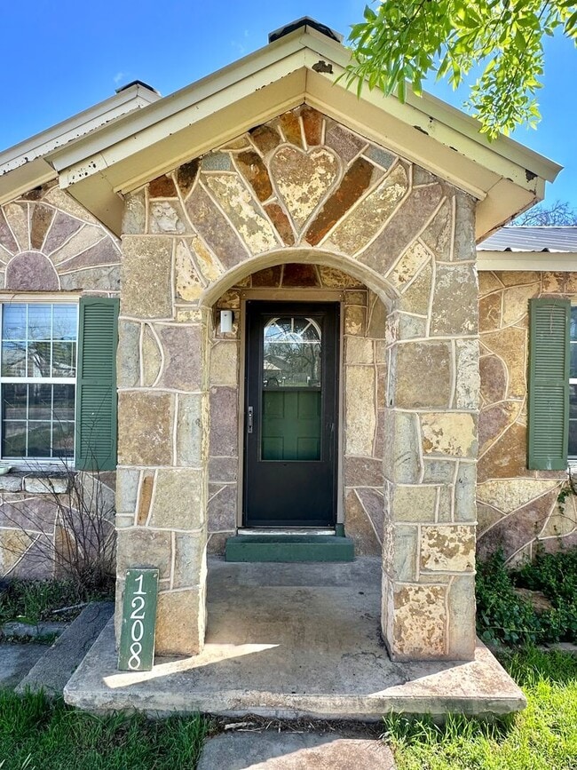 property at 1208 Hassell St