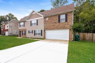 127 Lyndhurst Dr in La Vergne, TN - Building Photo