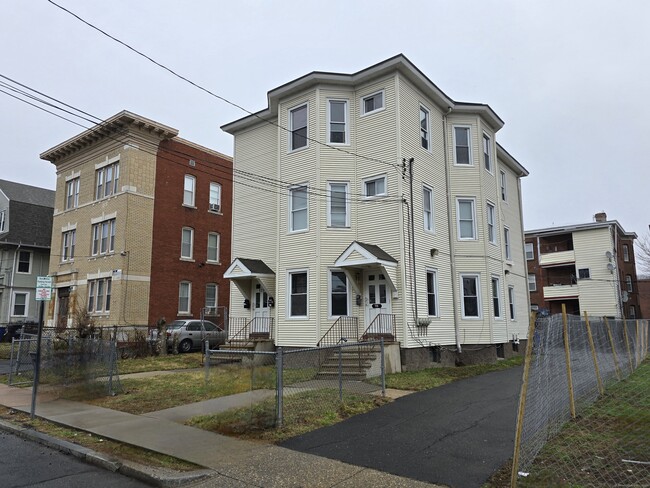 118 Adams St in Hartford, CT - Building Photo - Building Photo