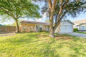 7507 Echo Trail in San Antonio, TX - Building Photo - Building Photo