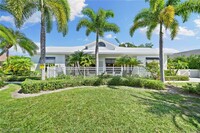 811 100th Ave N in Naples, FL - Building Photo - Building Photo