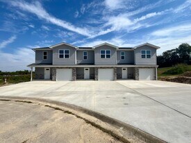 146-146 Weise Pkwy in Bourbon, MO - Building Photo