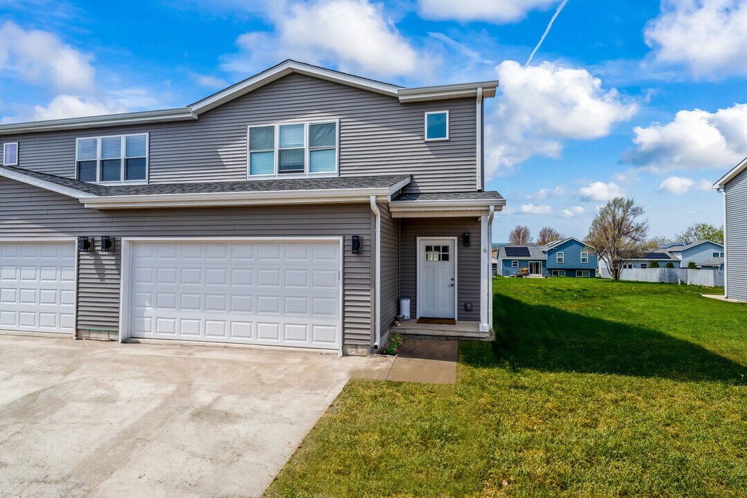 1509 Sage Ln in Harvard, IL - Building Photo