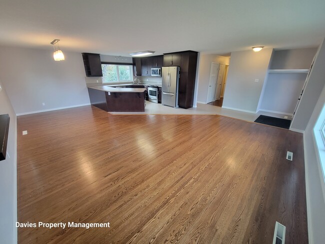 7619 Rowland Rd NW in Edmonton, AB - Building Photo - Building Photo