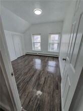 26 Farm St in Woonsocket, RI - Foto de edificio - Building Photo