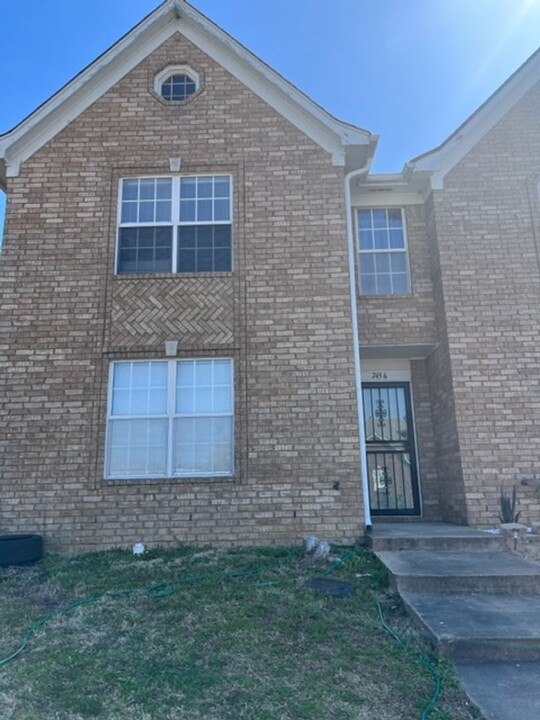 7454 Perrin Ln in Horn Lake, MS - Building Photo