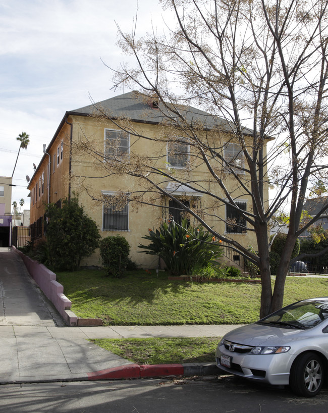 118-122 N Kenmore Ave in Los Angeles, CA - Foto de edificio - Building Photo