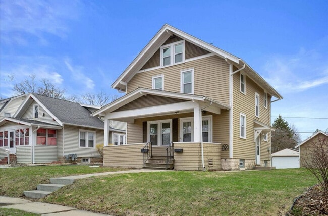 137 W Newhall Ave, Unit Upper