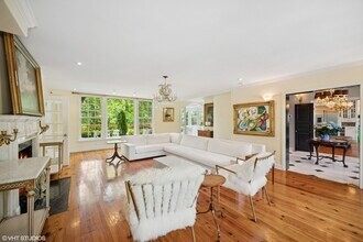 82 Woodley Rd, Unit 101 in Winnetka, IL - Building Photo - Building Photo